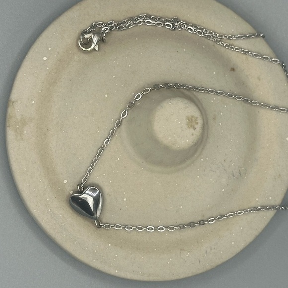 Harriet Ave Jewels Silver Heart Necklace - Picture 4 of 4